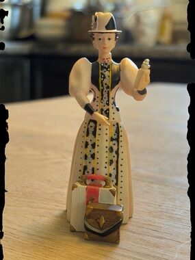 AVON | 2004 Miss Albee Porcelain Presidents Club Miniature Figurines Collectible